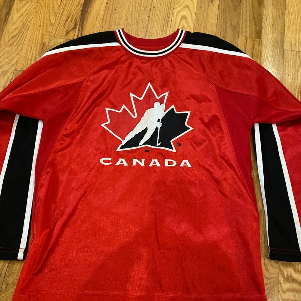 Y M used in good condition team Canada jersey.